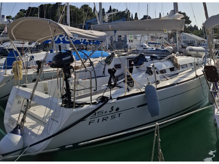 Sailboat rental with or without captain Bénéteau Trget