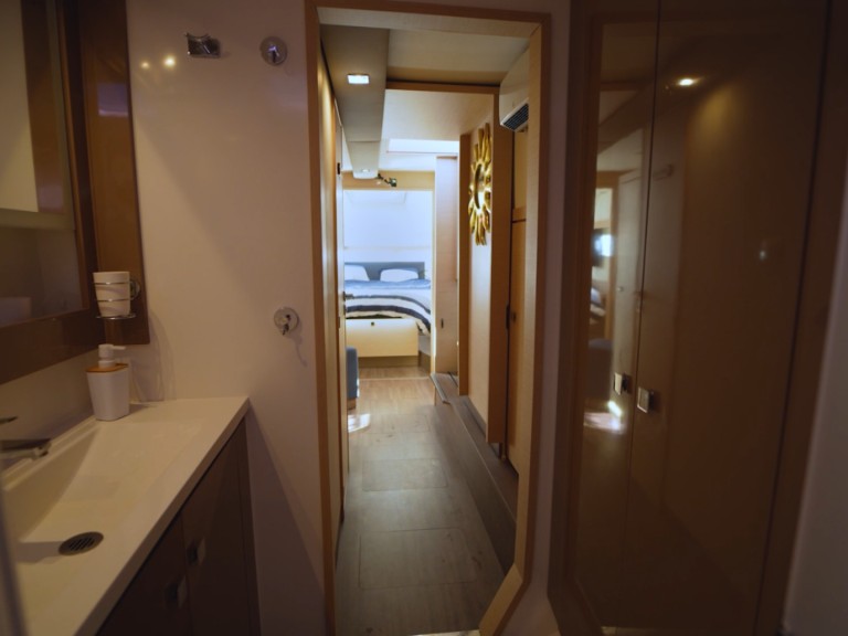Catamaran rental in Le Marin - Fountaine Pajot Lucia 40