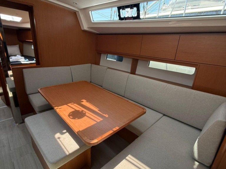 Bavaria Bavaria C46 in Lávrio on SamBoat