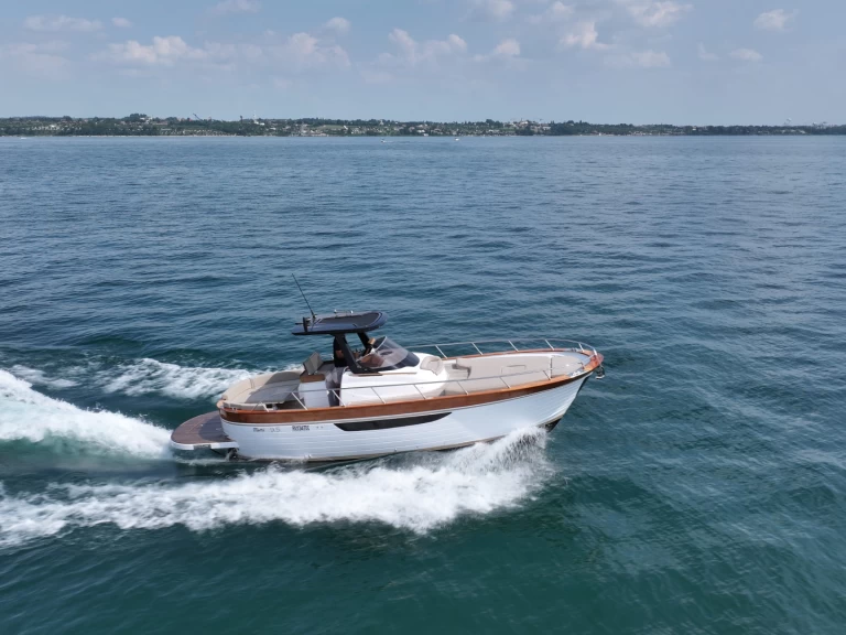Bareboat Rental Motorboat Mimi with a boat licence