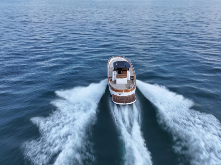 Mimi 9.5 wa in Peschiera del Garda on SamBoat