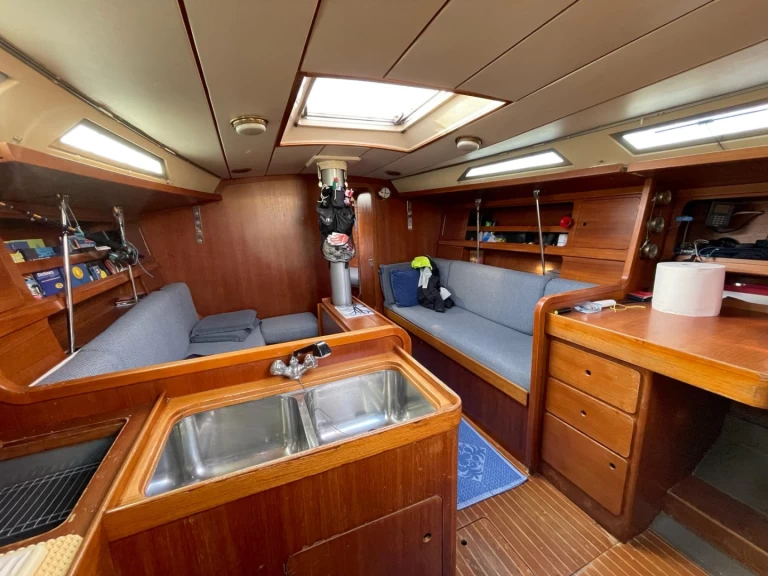 Yacht charter Cagliari Port cheap Canot 390