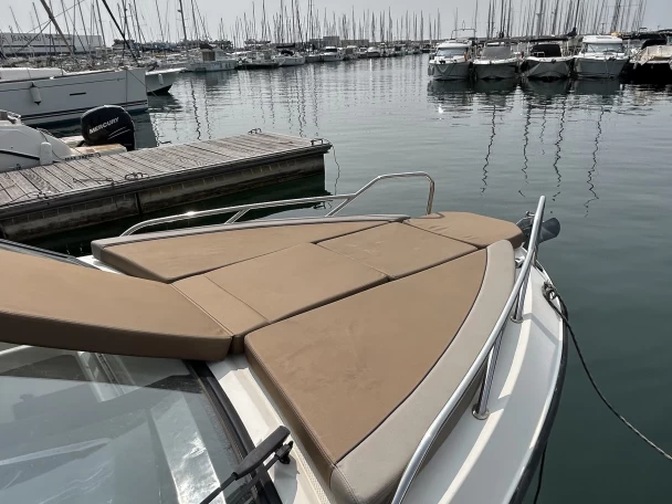Bareboat Rental Motorboat Quicksilver with a boat licence