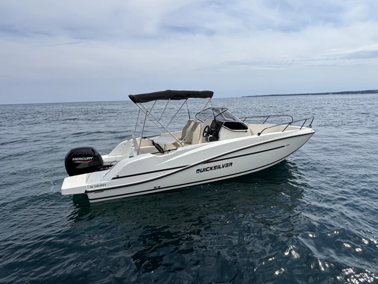 Bareboat Rental Motorboat Quicksilver with a boat licence