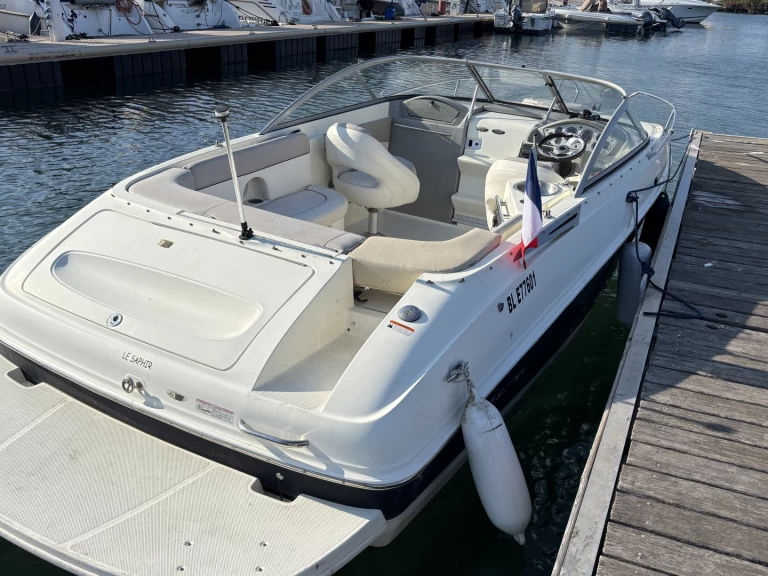 Motorboat rental in Le Cap d'Agde - Bayliner Cuddy 702