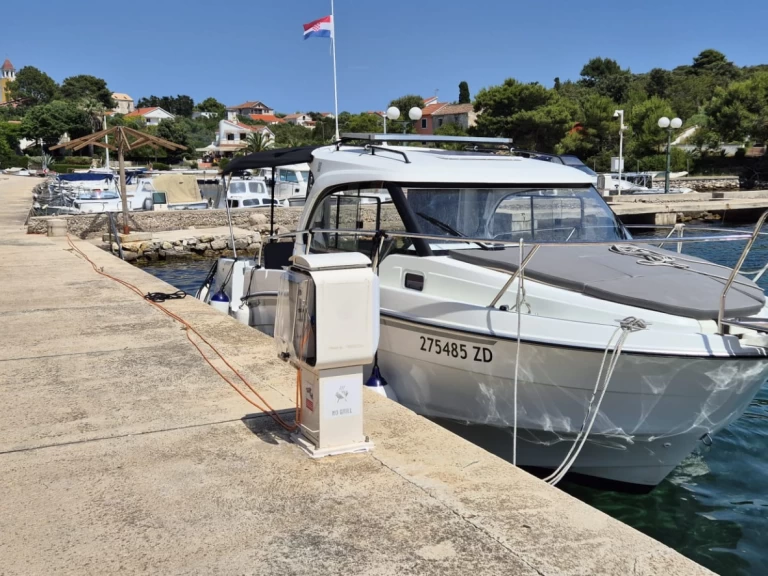 Bareboat Rental Motorboat Bénéteau with a boat licence