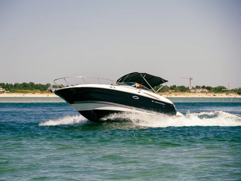 Boat rental Monterey 250 CR in Marina de Tróia on Samboat