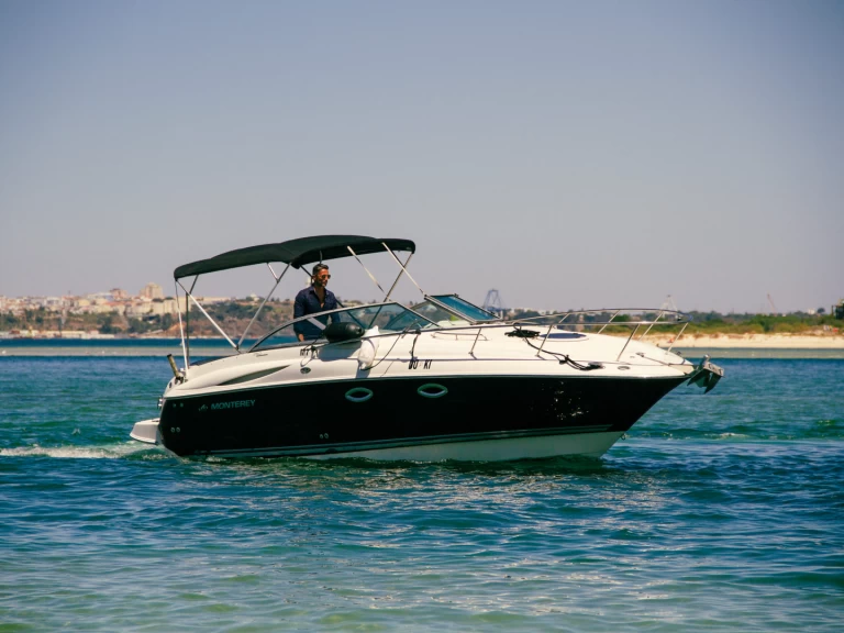 Bareboat Rental Motorboat Monterey with a boat licence