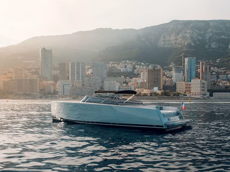 Rent a VanDutch VanDutch 40 Monaco