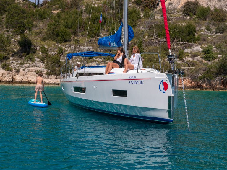 Bareboat Rental Sailboat Bénéteau with a boat licence