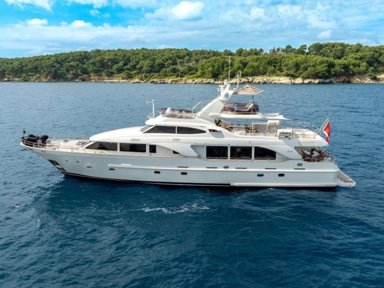 Bareboat Rental Luxury Yacht Benetti with a boat licence