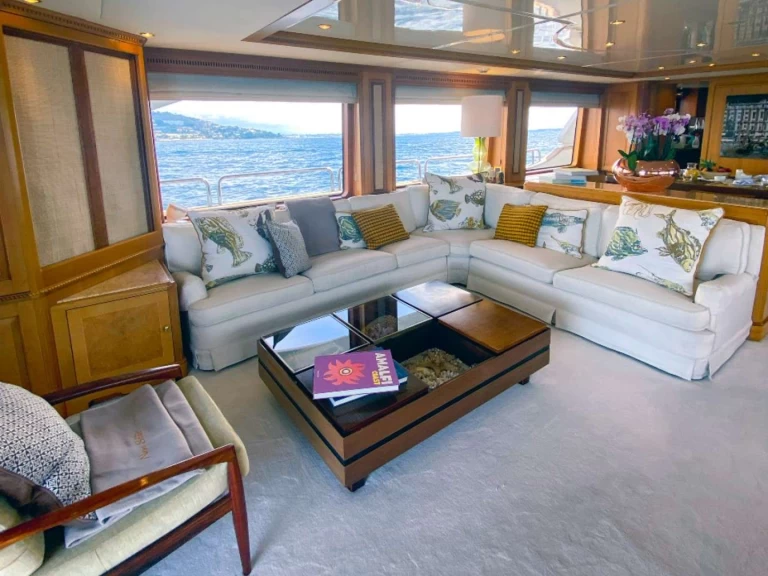Luxury Yacht for rent Villeneuve-Loubet at the best price