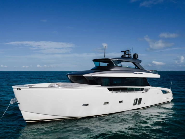 Luxury Yacht rental with or without captain San Lorenzo Bahamas