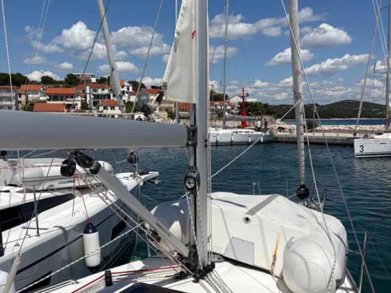 Bavaria Cruiser 34 Style in Jezera on SamBoat