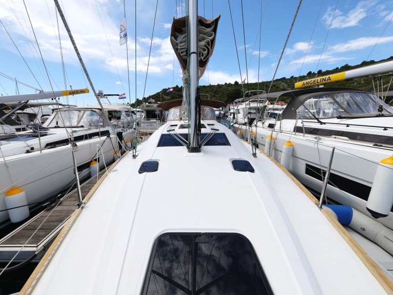 Sailboat rental with or without captain Elan Primošten