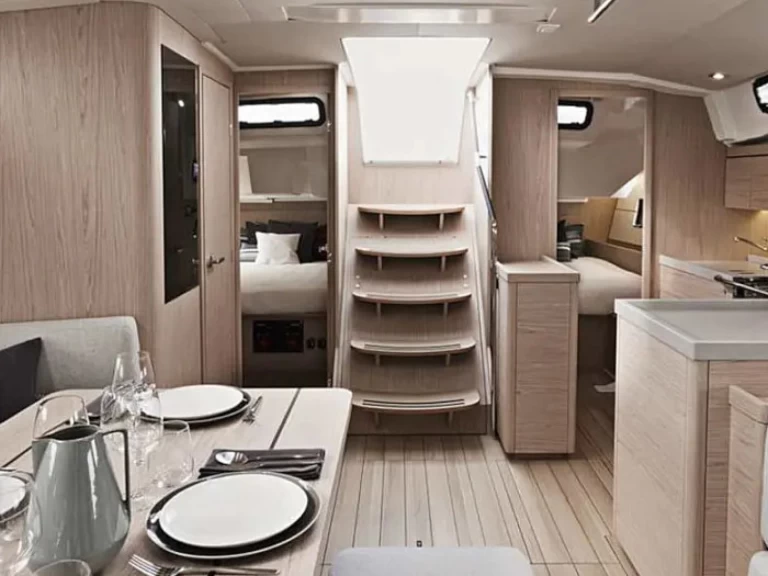 Bénéteau Oceanis 461 in Le Marin on SamBoat