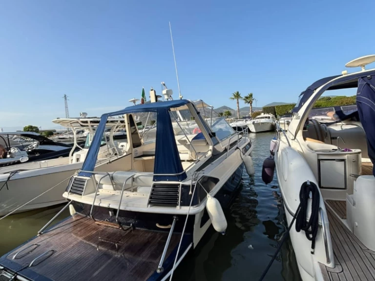 Motorboat rental with or without captain Fjord Porto Badino
