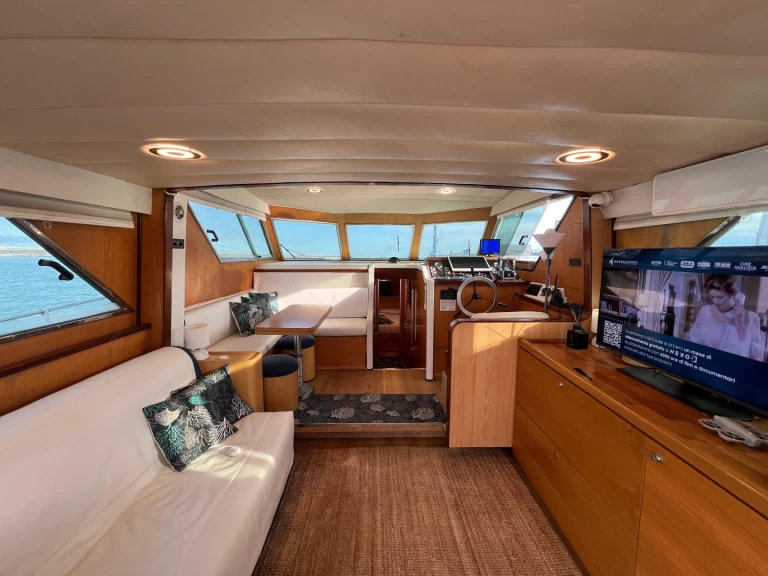 Motorboat for rent Catania at the best price