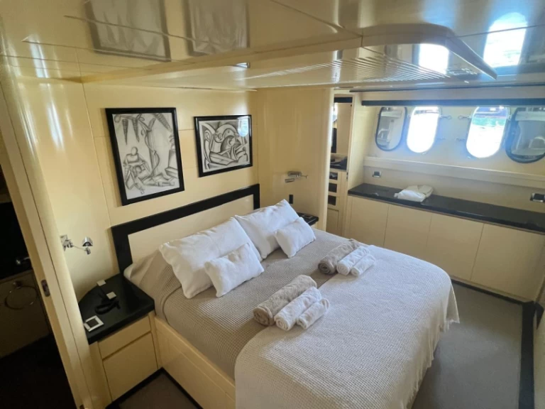 Luxury Yacht rental with or without captain Canados Castellammare di Stabia