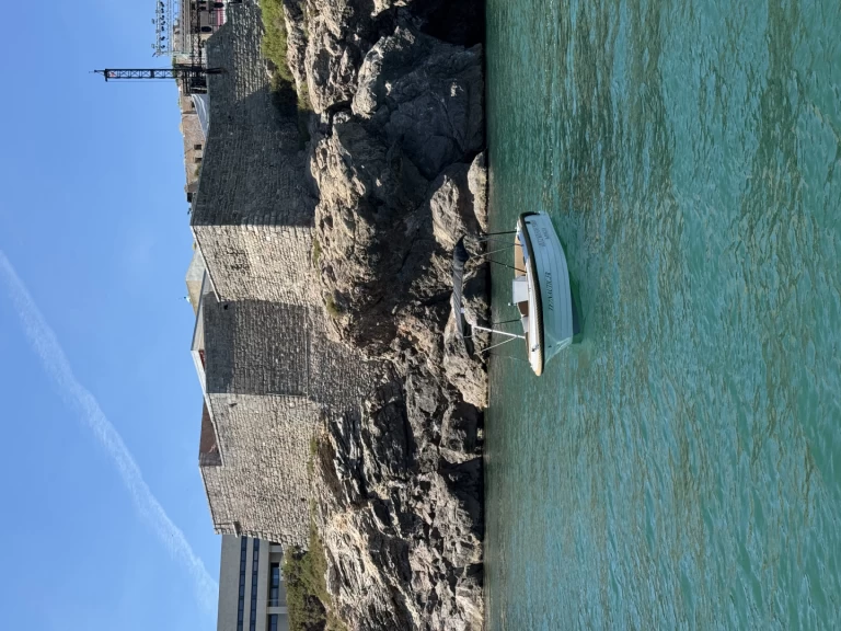 Motorboat for rent Sète at the best price