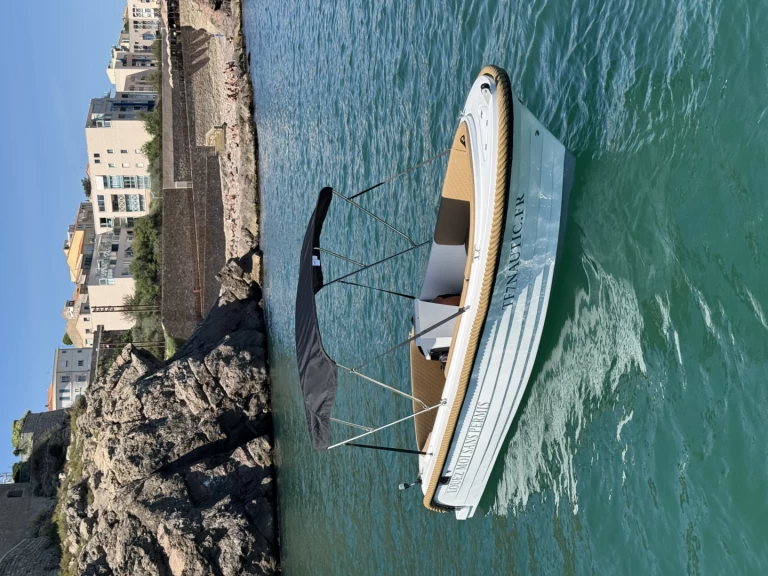 Bareboat Rental Motorboat Qfiber with a boat licence