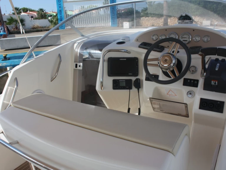 Motorboat rental with or without captain Jeanneau Fornells