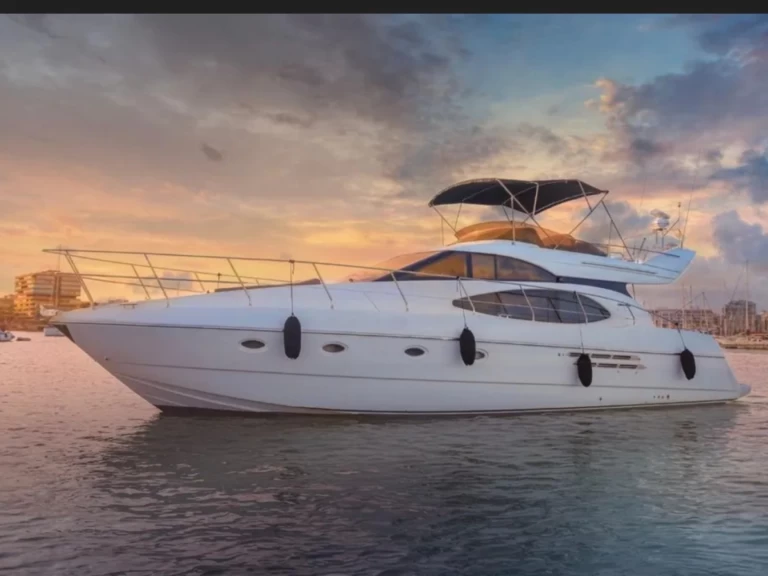 Boat rental Azimut Azimut 52 Fly in Torrevieja on Samboat