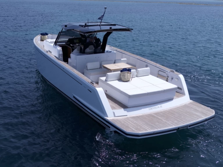 Boat rental Pardo Yachts Pardo 43 in Athens on Samboat