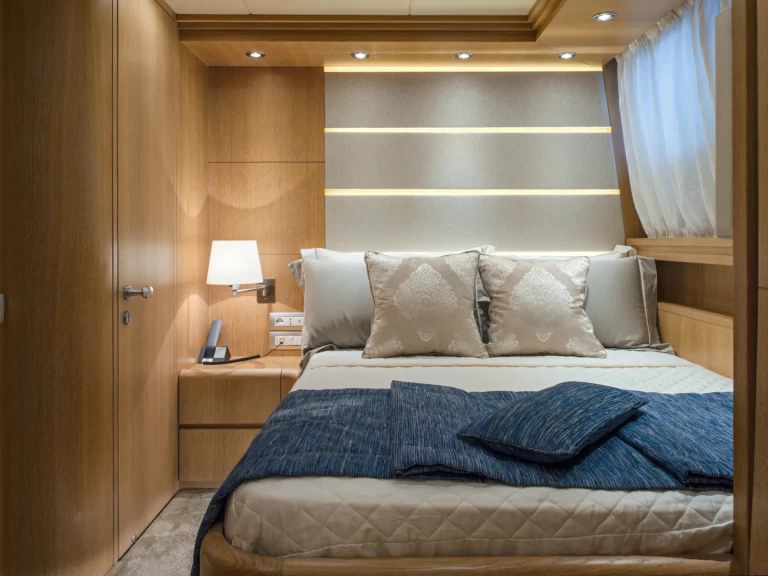 Boat rental Fipa Italiana Yachts Maiora 32 DP Fly in Poltu Quatu on Samboat