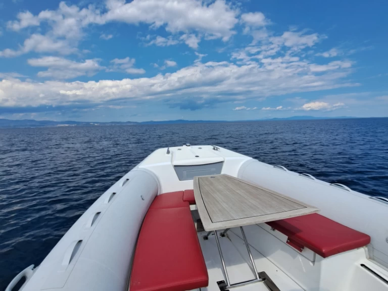 Pirelli PZERO770 in Nea Potidaia on SamBoat