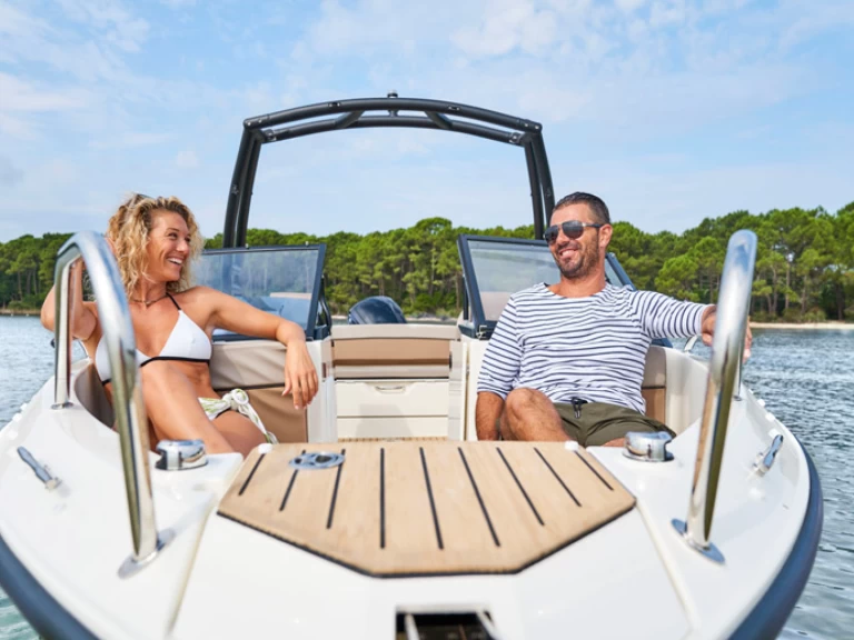 Boat rental Quicksilver Activ 605 Bowrider in Altea on Samboat