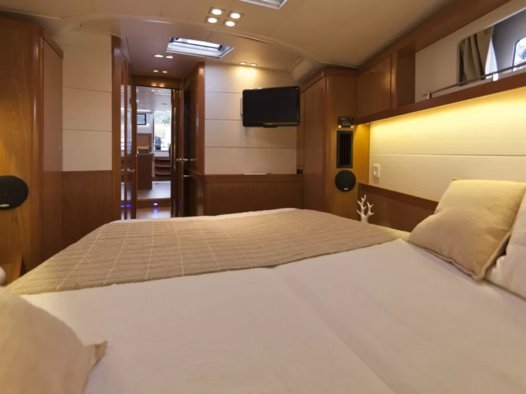 Sailboat for rent Marseille at the best price