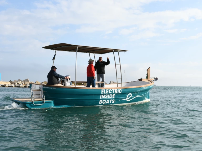 Boat rental Electric Inside Boats 800 in Marina de Palamós on Samboat