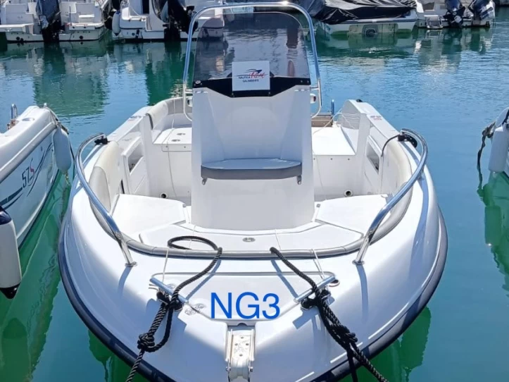 Motorboat rental with or without captain Trimarchi Porto Mirabello