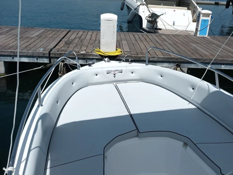 Motorboat rental with or without captain Trimarchi Porto Mirabello