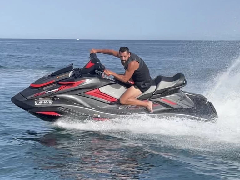 Rent a Yamaha fx svho turvo Puerto Banús