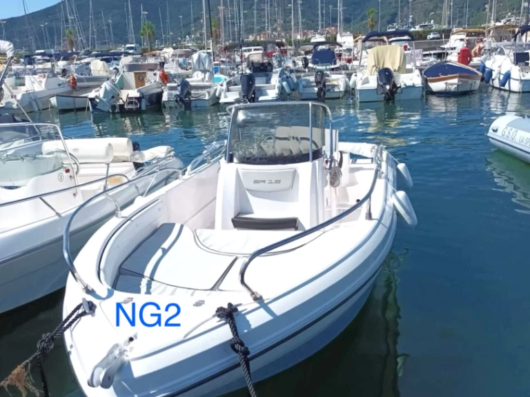 Yacht charter La Spezia cheap VOYAGER 19