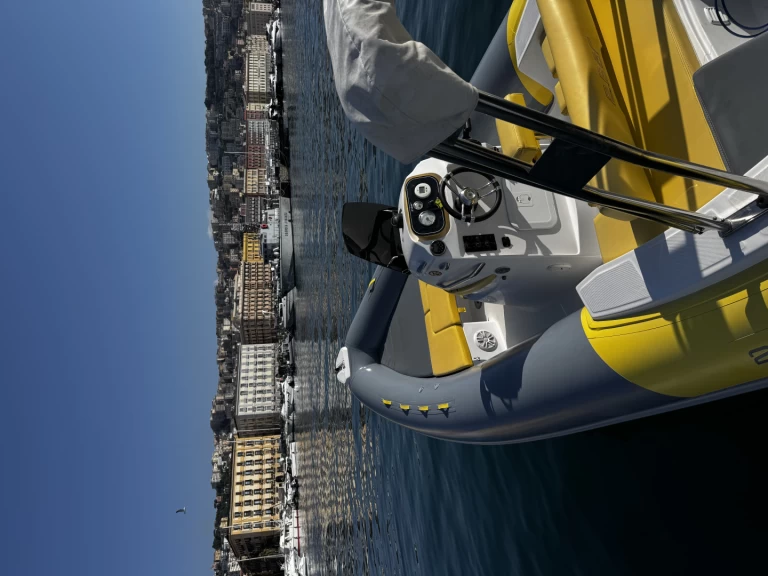 2bar 620 in Naples on SamBoat