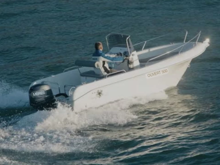 Bareboat Rental Motorboat Pacific Craft with a boat licence
