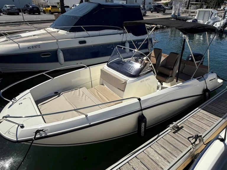 Motorboat for rent Saint-Cyprien at the best price