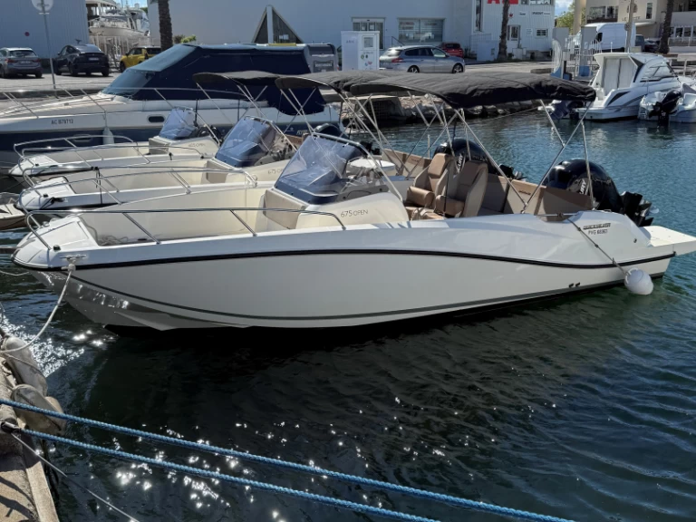 Bareboat Rental Motorboat Quicksilver with a boat licence