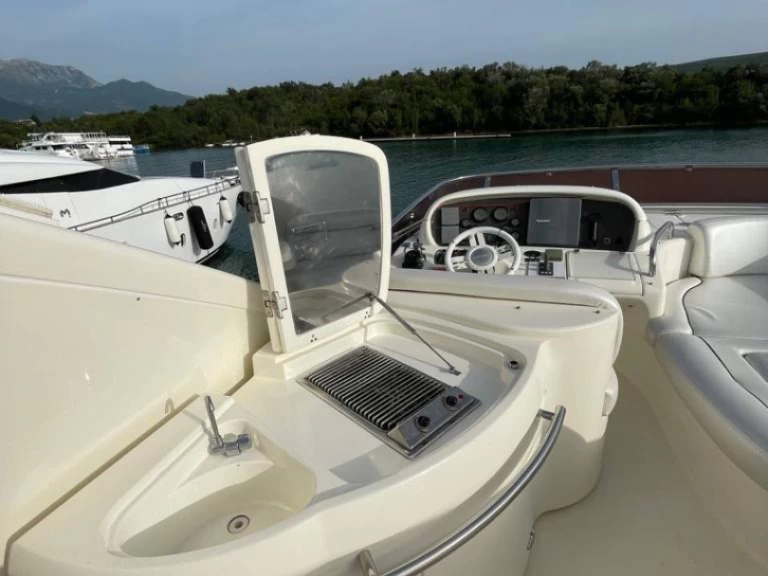 Bareboat Rental Motorboat Azimut with a boat licence
