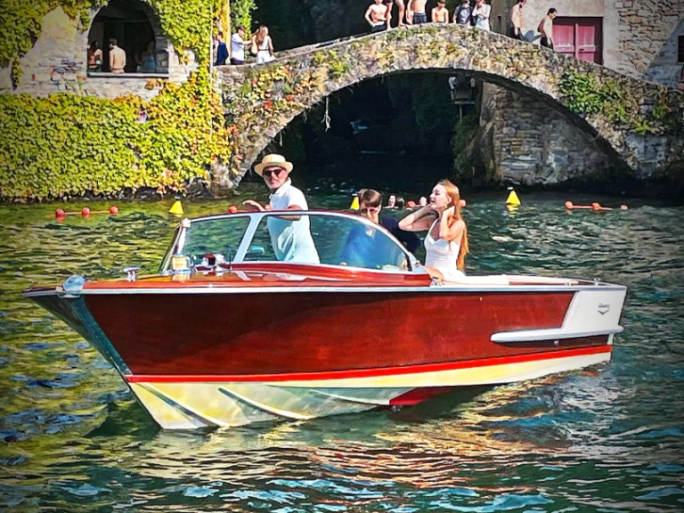 Motorboat for rent Como (City) at the best price