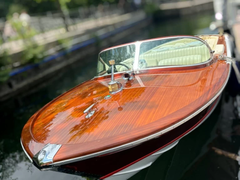 Motorboat rental in Como (City) - Colombo Super Indios 