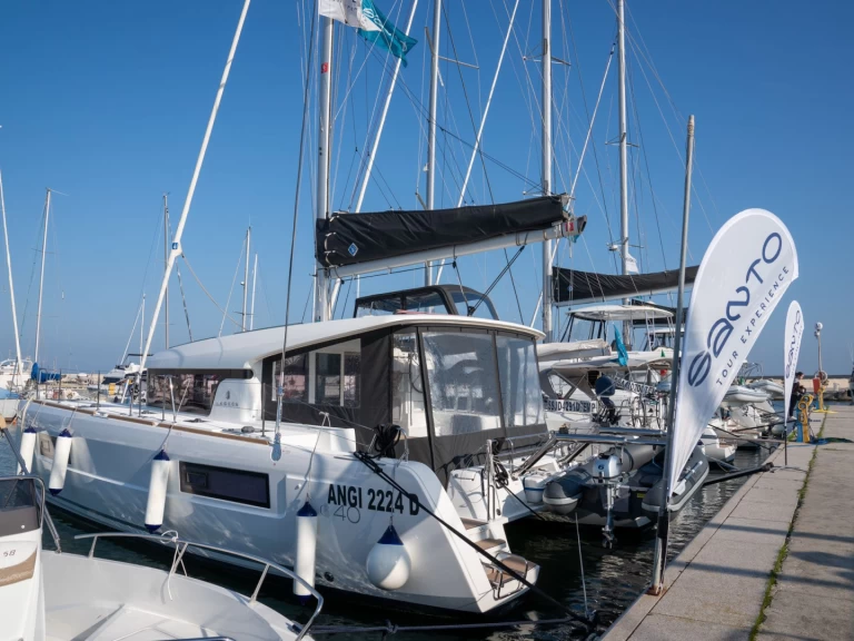 Yacht charter Porto San Giorgio cheap Lagoon 40