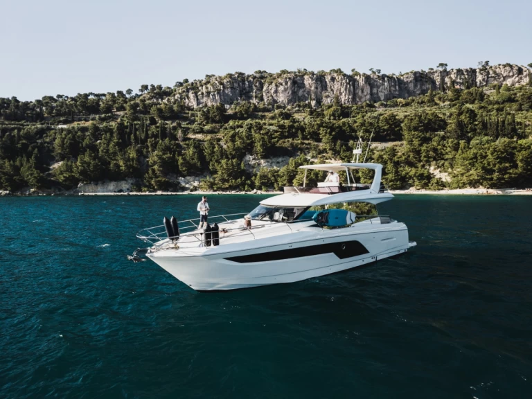 Boat rental Jeanneau Prestige 590 in Podstrana on Samboat