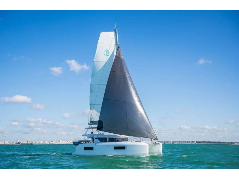 Catamaran rental in Cugnana Verde - Lagoon Lagoon 38