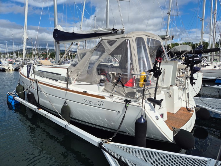 Bénéteau Oceanis 37 charter bareboat or captained in  Hjellestad