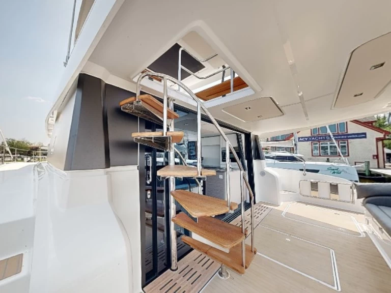 Motorboat rental with or without captain Fountaine Pajot Annapolis