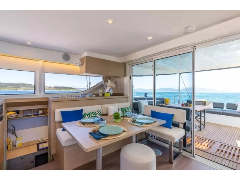 Catamaran for rent Cugnana Verde at the best price